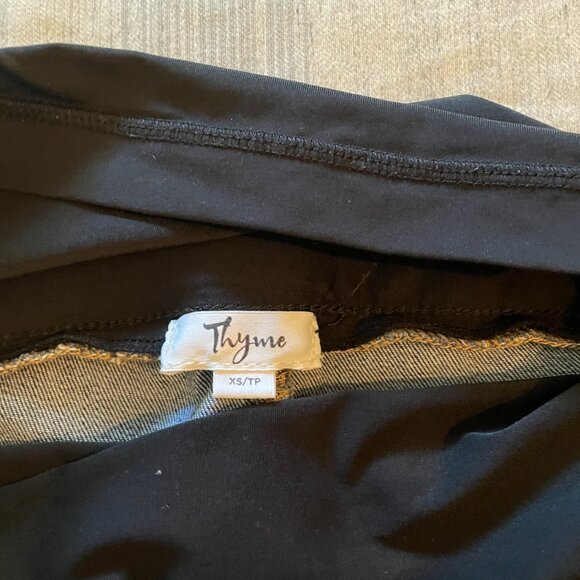 Thyme Maternity XS short - Picture 2 of 3